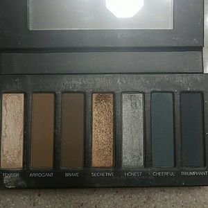 Younique palette 4